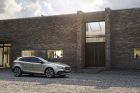 OFFSET_VOLVO_V40_CrossCountry_MY17_Image_6.jpg