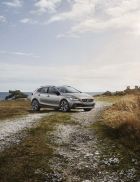 OFFSET_VOLVO_V40_CrossCountry_MY17_Image_1.jpg