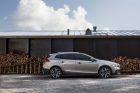 OFFSET_VOLVO_V40_CrossCountry_MY17_Image_2.jpg